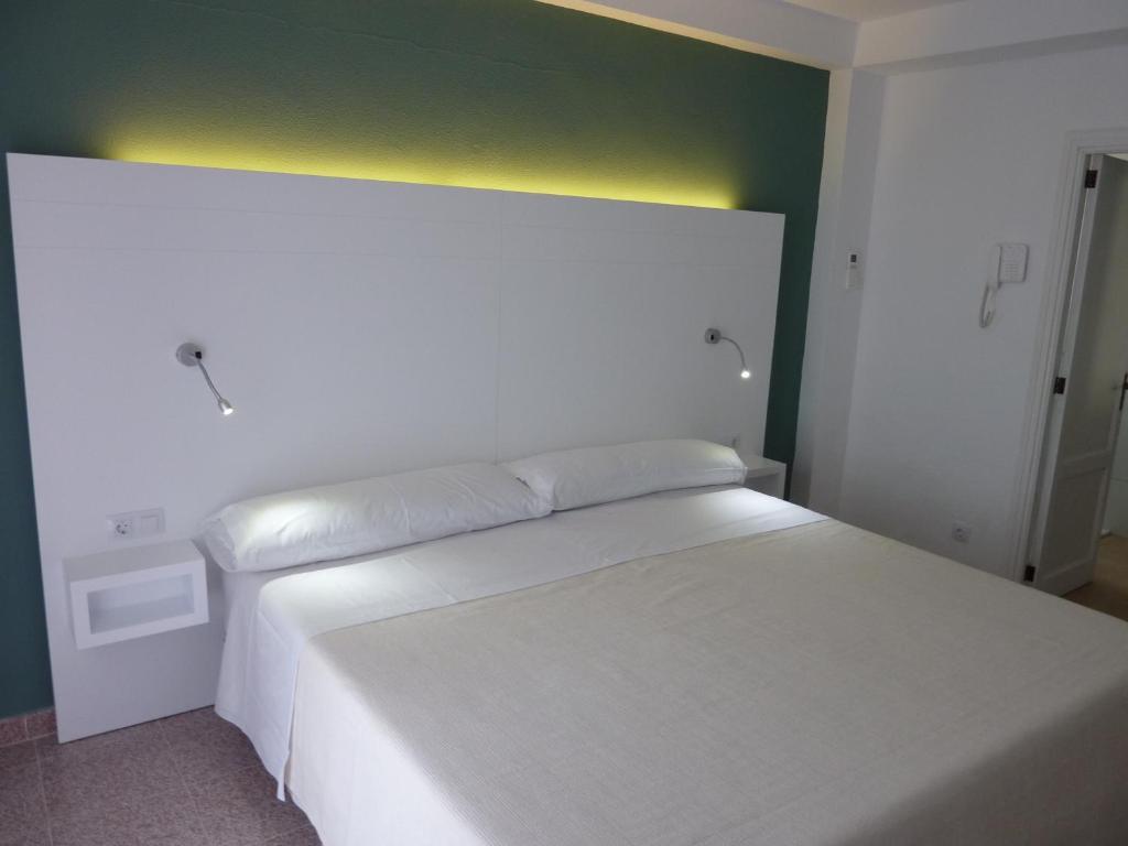 Hotel Sa Roqueta Can Picafort Adults Only Room photo