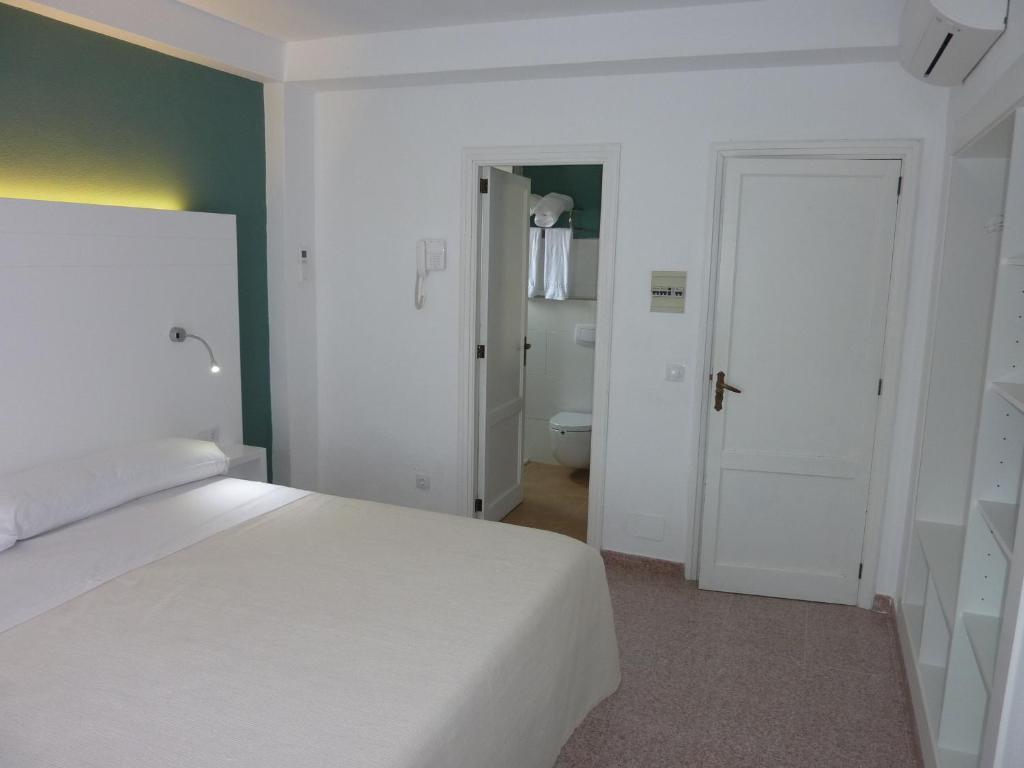 Hotel Sa Roqueta Can Picafort Adults Only Room photo